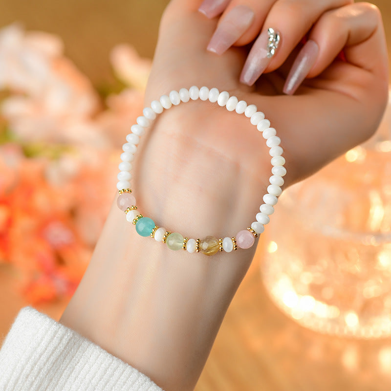 Pulsera hecha a mano de conchas, perlas y cristales