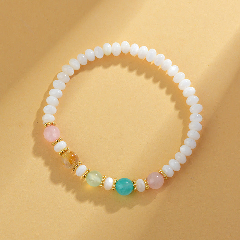 Pulsera hecha a mano de conchas, perlas y cristales
