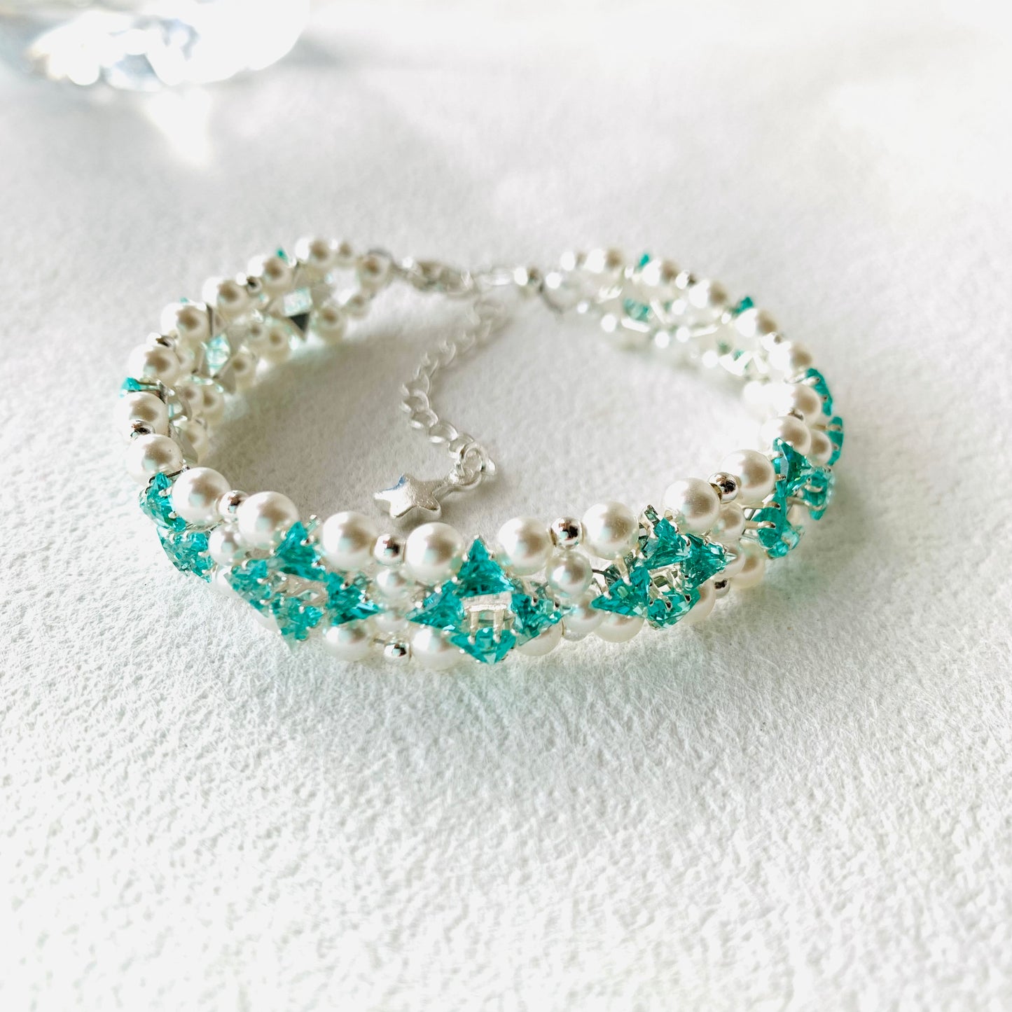 Pulsera de aguamarina y perla hecha a mano