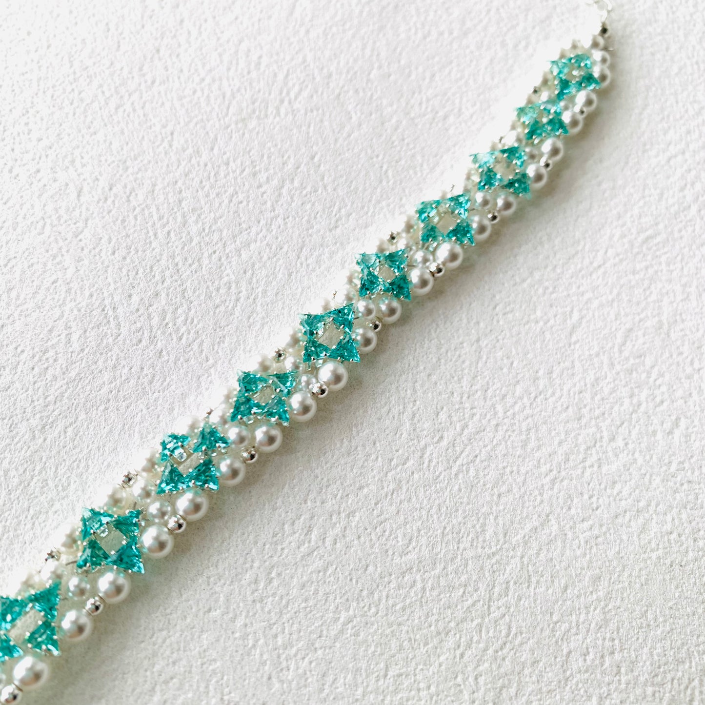 Pulsera de aguamarina y perla hecha a mano