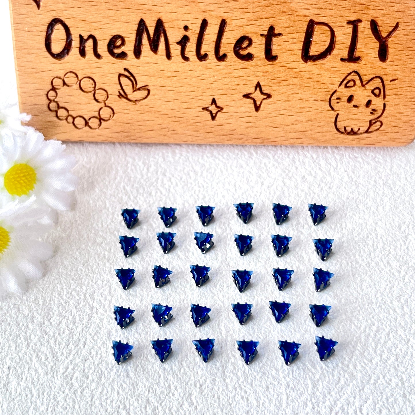 OneMillet Black-Base Triangle Zirconia Stone 4mm