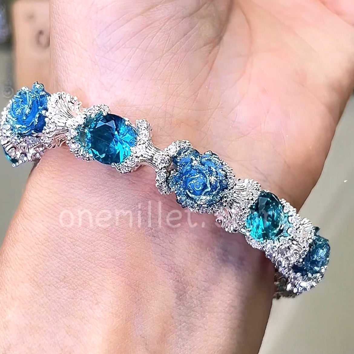 Pulsera de aguamarina y perla hecha a mano