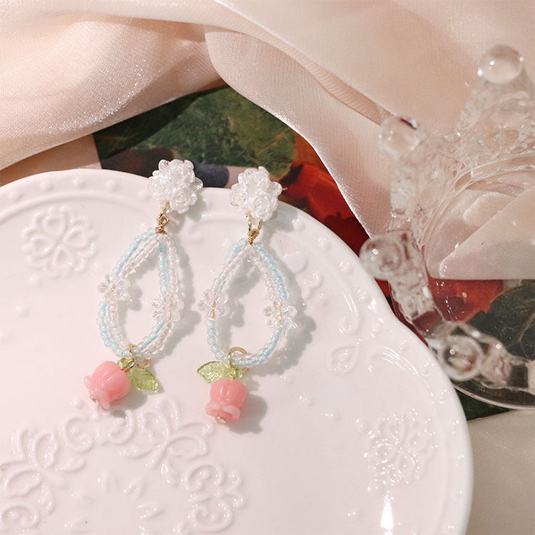 Pendientes de flores y cuentas hechos a mano