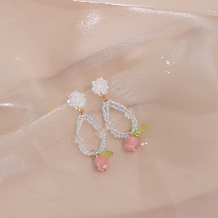 Pendientes de flores y cuentas hechos a mano