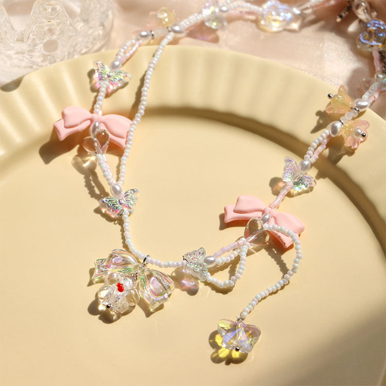 Collar hecho a mano con cuentas de cristal y perlas brillantes con lazo de mariposa