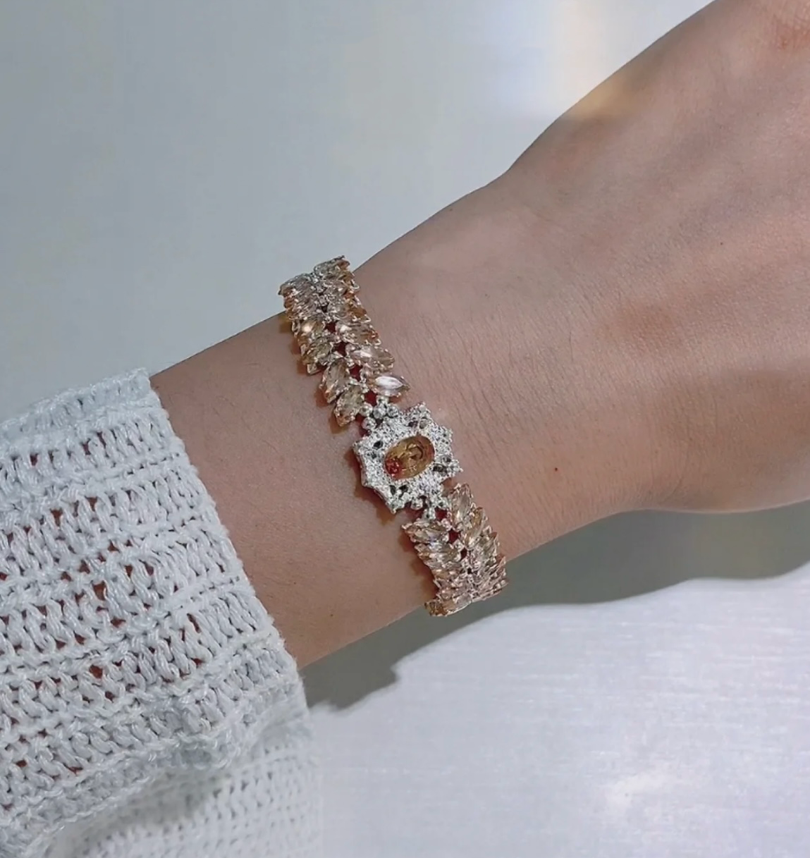 Pulsera de aguamarina y perla hecha a mano