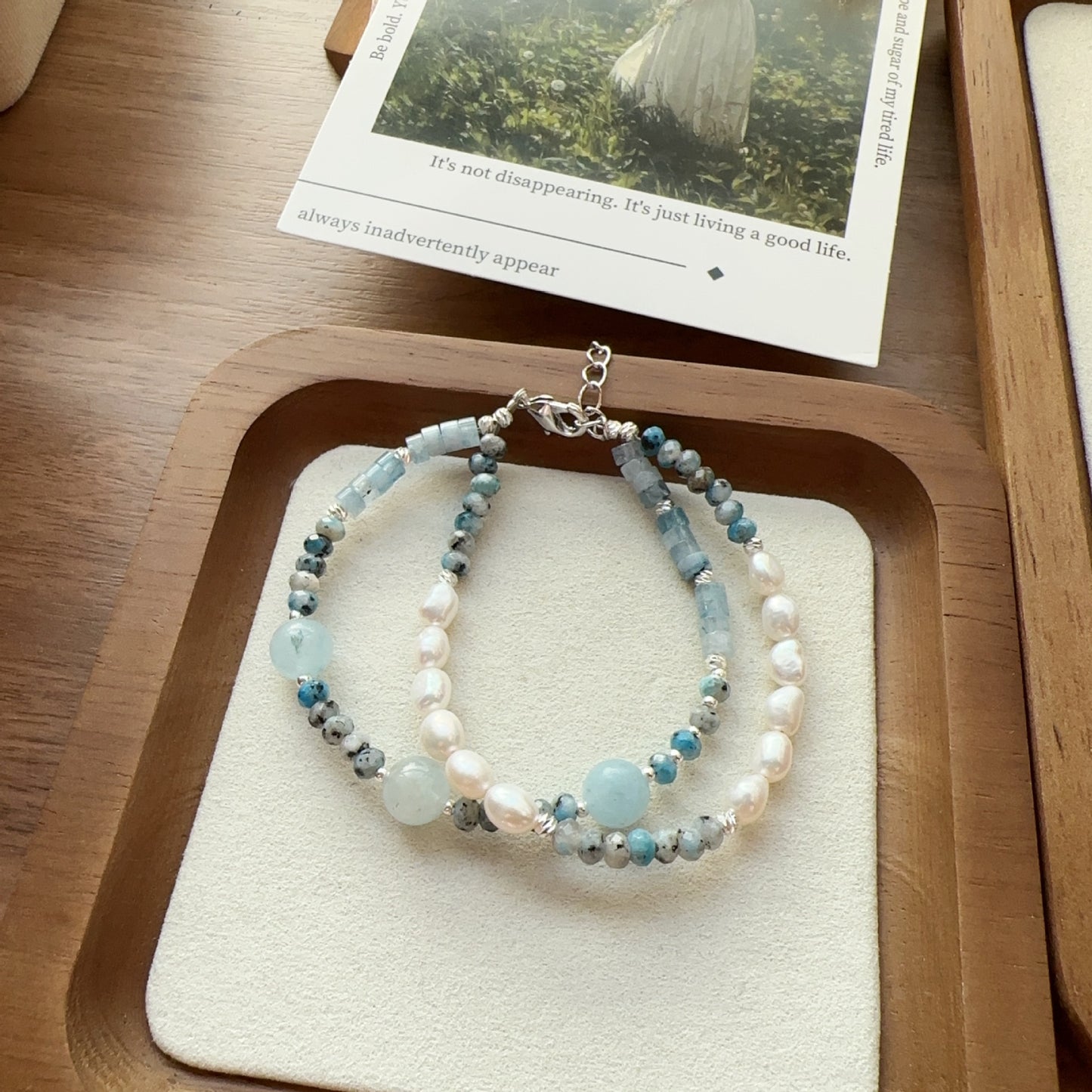 Conjunto de collar y pulsera de oro de 18 quilates con cuentas de piedra natural y perlas hechas a mano en azul