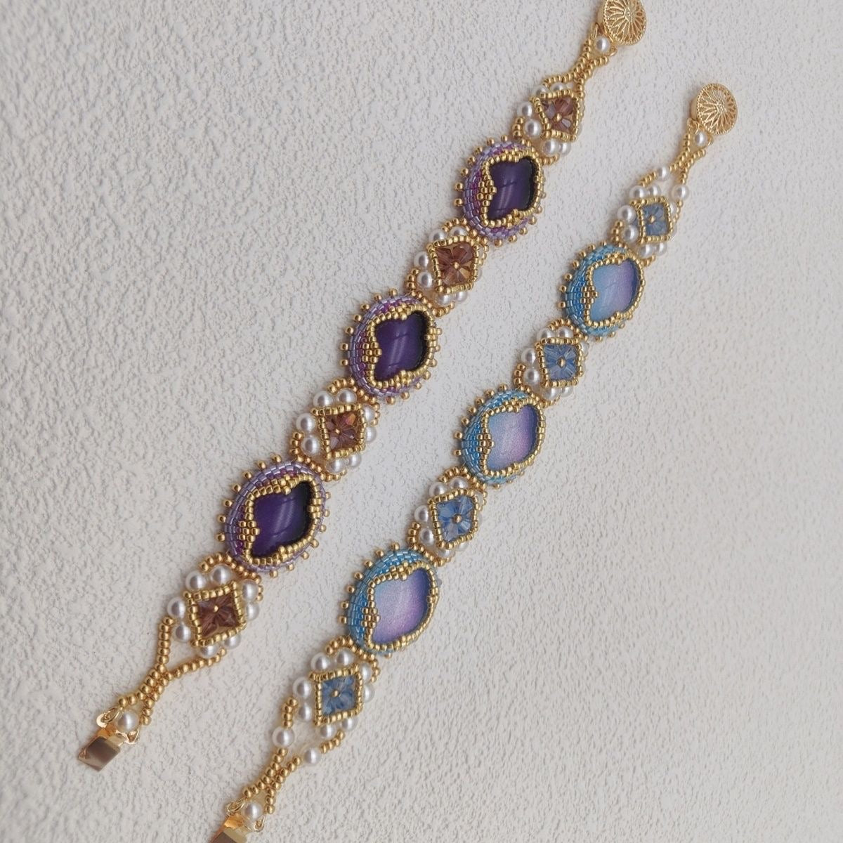 Victoria Phantom - Pulsera de piedras preciosas con cuentas de semillas personalizada y hecha a mano