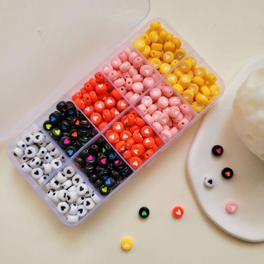 Kits de bricolaje: pulseras, collares y accesorios con cuentas de corazones