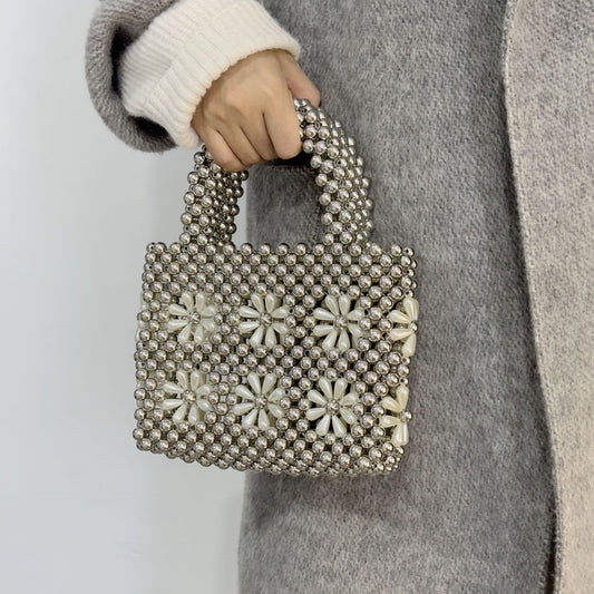 Bolso de mano con flores y cuentas hecho a mano