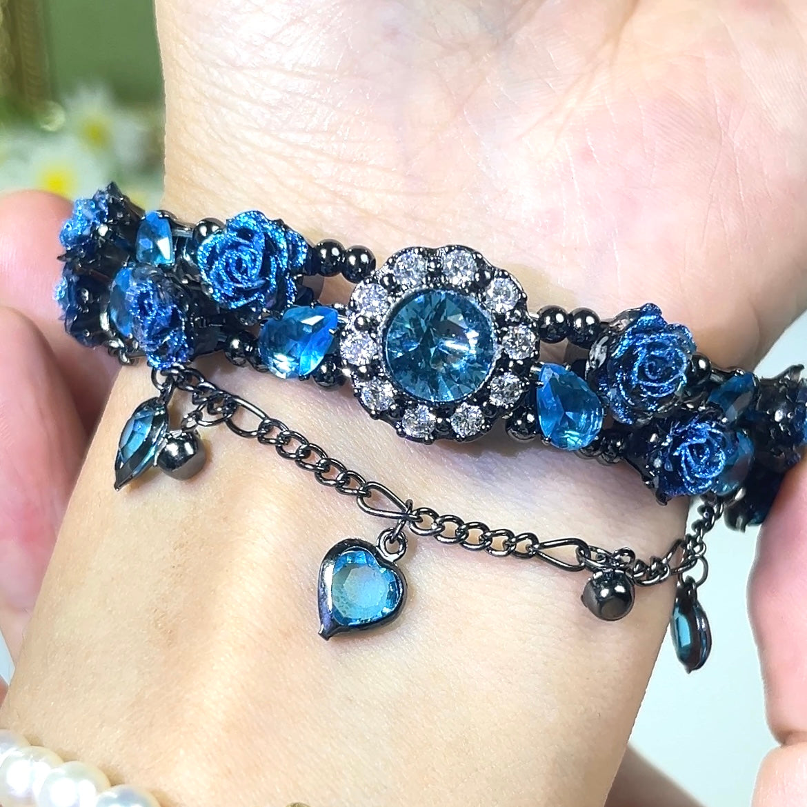 Handgefertigtes Perlen- und Aquamarinarmband