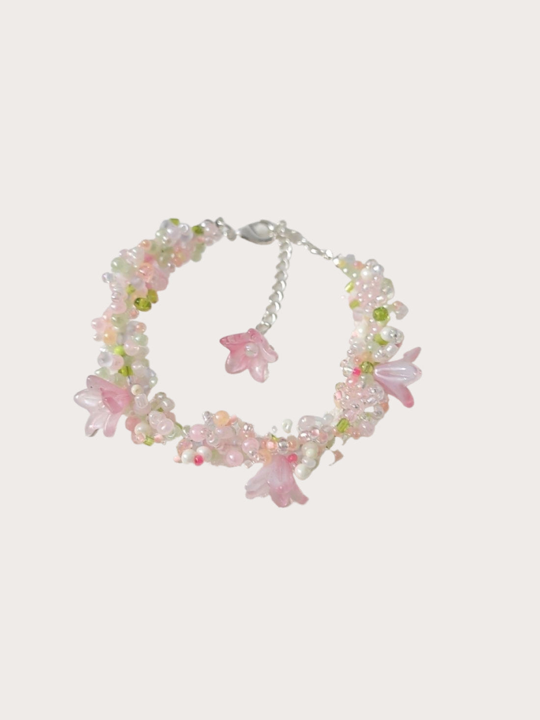 Pulsera de flores con cuentas hecha a mano