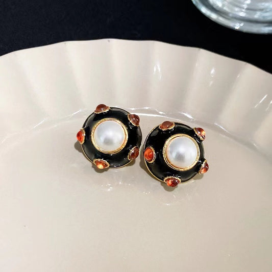 Vintage Pearl Stud Earrings: Timeless Elegance