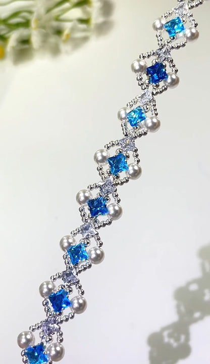 Handgefertigtes Perlen- und Aquamarinarmband
