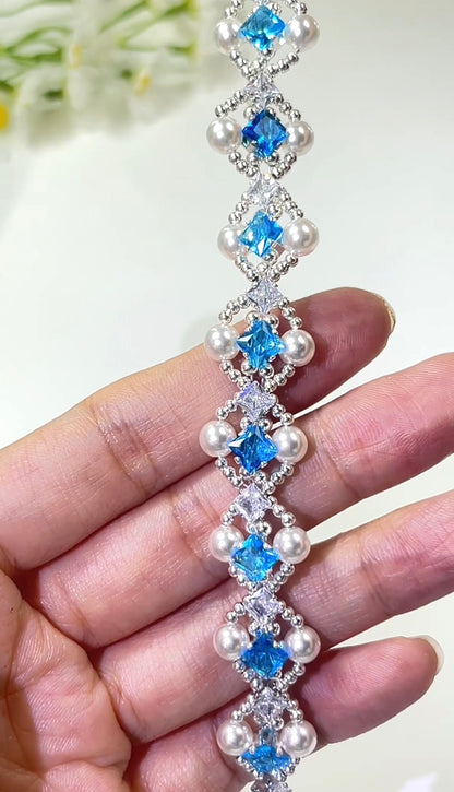 Handgefertigtes Perlen- und Aquamarinarmband