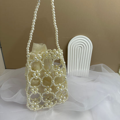 Bolso de mano con perlas y cuentas hecho a mano